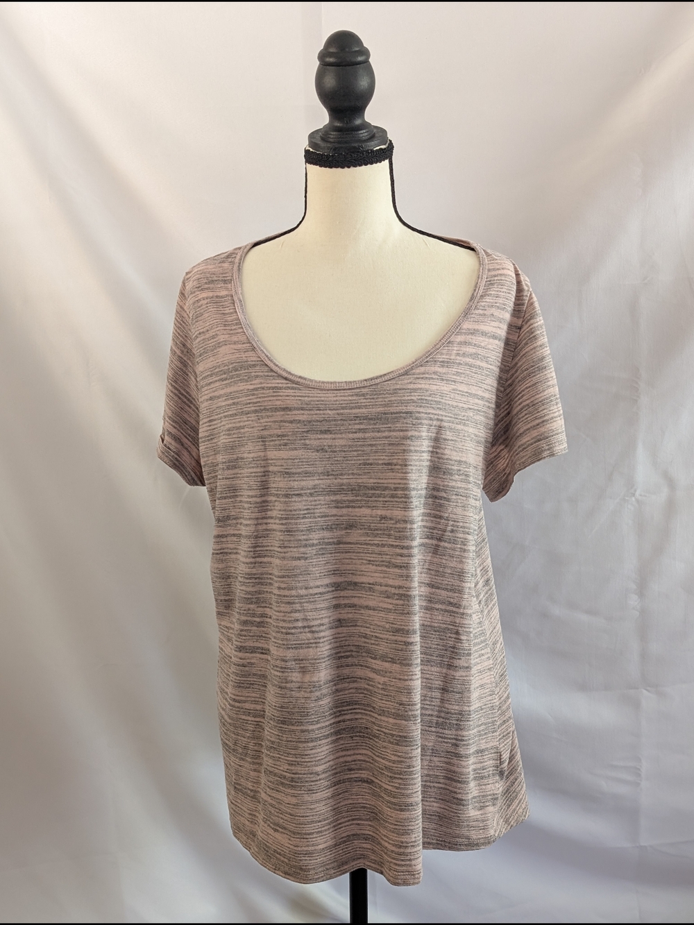 Lularoe Classic Tee Relaxed Scoop Neck Short Sleeve Tee in Blush Heather Size 1X